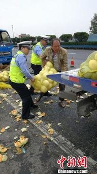 芙蓉街吃瓜群众,人潮涌动的吃瓜群众现场直击