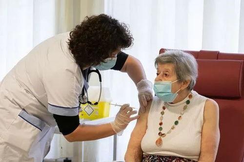 抠鼻吃瓜的群众,抠鼻吃瓜,笑谈人间百态