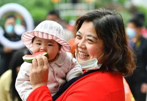 吃瓜群众感谢吃瓜群众,吃瓜群众致敬吃瓜群众